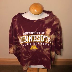MINNESOTA GOLDEN GOPHER DISTRESSED CROP TEE